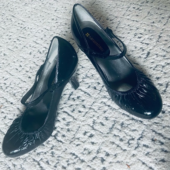 Naturalizer patent leather Mary Jane’s - Picture 3 of 5
